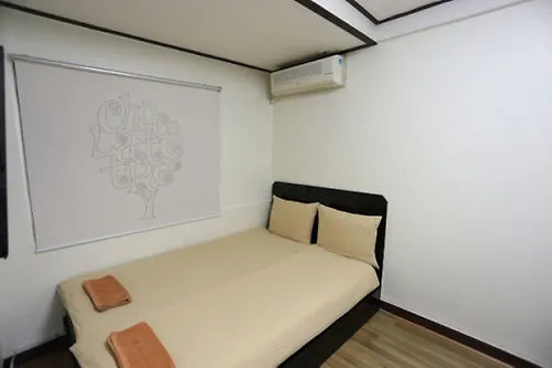 Chocolate Tree Sinchon Hotel Seoul 2*,